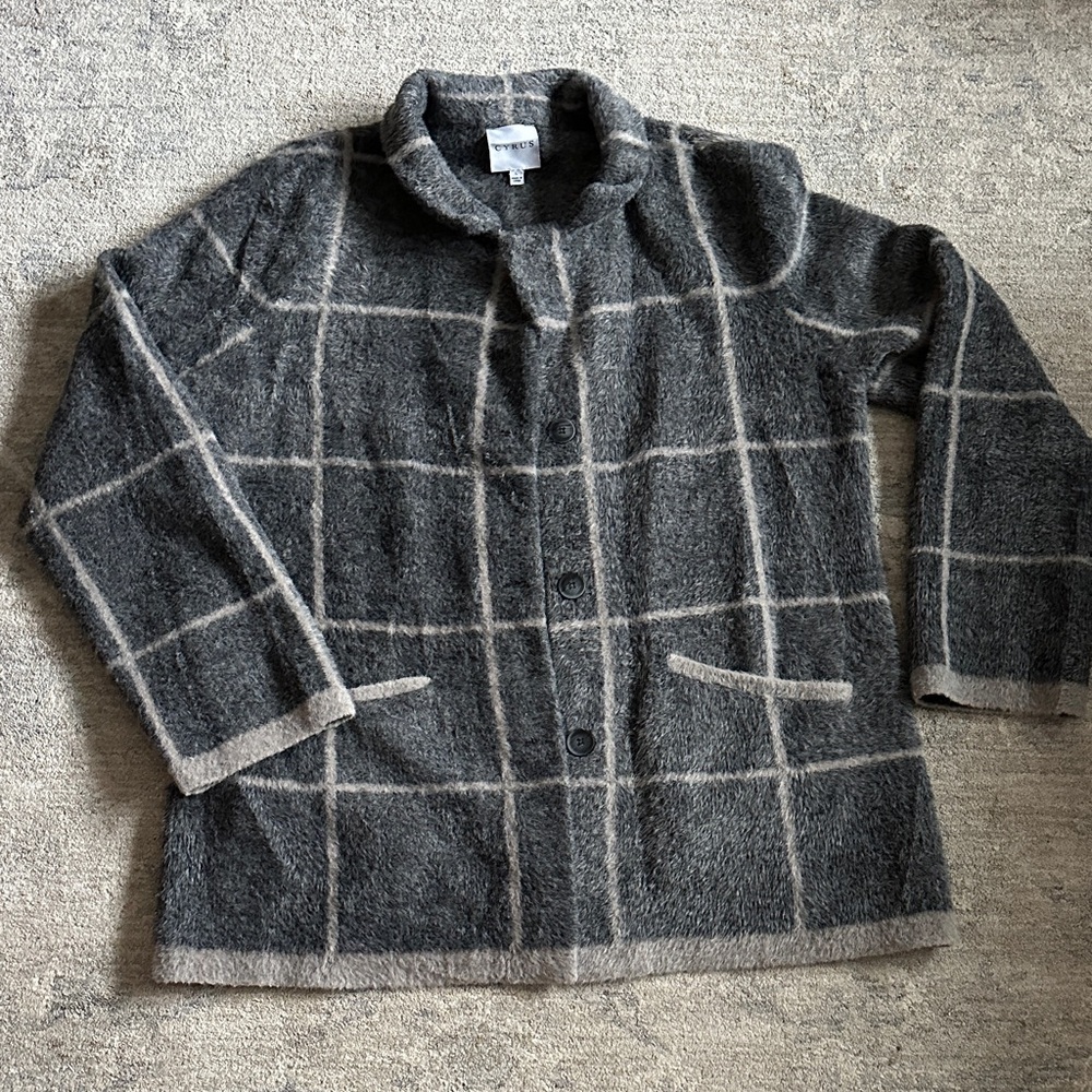 Cyrus sweater cardigan 
Size L 
gray